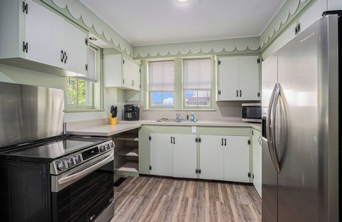 Parchment House | Family friendly. private holiday retreat, large place, great value in Kalamazoo
