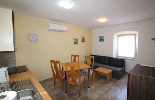 Kastelir House | Family-Friendly Oasis with Garden and Pool, Rated 10/10