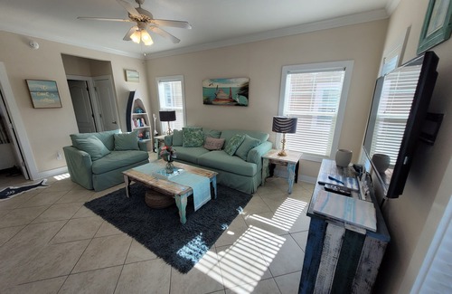 Ono Island Condo | Top-Rated Family Resort with Tiki Bar & Live Music in Perdido Key