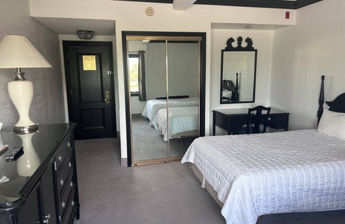 Bay City Hotel | Family-Friendly Resort – Steps to Golf, Lake, Pool & Conference Center - 4 Units