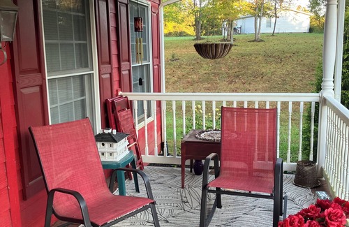Gladehill House | Family-friendly retreat, 3-bedrooms in Union Hall, minutes to lake
