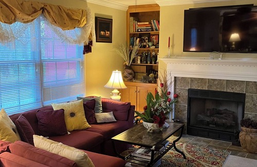 Gladehill House | Family-friendly retreat, 3-bedrooms in Union Hall, minutes to lake
