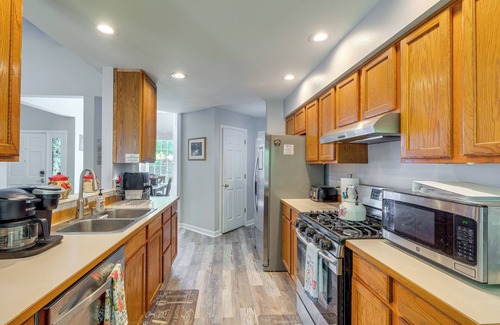 Silverdale House | Top-Rated Family Retreat with Private Deck in Silverdale