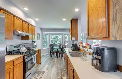 Silverdale House | Top-Rated Family Retreat with Private Deck in Silverdale