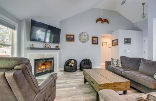 Silverdale House | Kid-Friendly Silverdale Home with Private Outdoor Deck