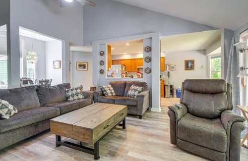 Silverdale House | Kid-Friendly Silverdale Home with Private Outdoor Deck