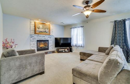Tobyhanna House | Inviting Tobyhanna Home with Community Pool & Hot Tub