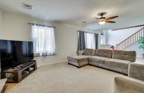 Tobyhanna House | Inviting Tobyhanna Home with Community Pool & Hot Tub