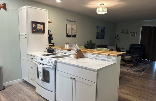 Huffman - O' Malley House | Family friendly townhouse style unit with a private deck and backyard!