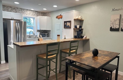Huffman - O' Malley House | Family friendly townhouse style unit with a private deck and backyard!