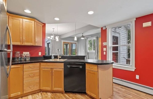 Methuen House | Family-Friendly Townhouse Overlooking the Merrimack River