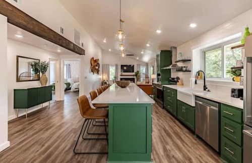 Granite Shoals House | Family-Friendly Lakeside Retreat with Spa and Ocean Views