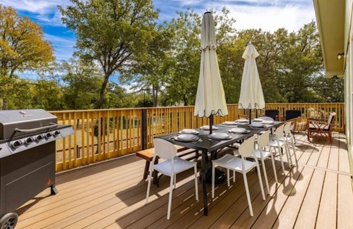 Granite Shoals House | Family-Friendly Lakeside Retreat with Spa and Ocean Views