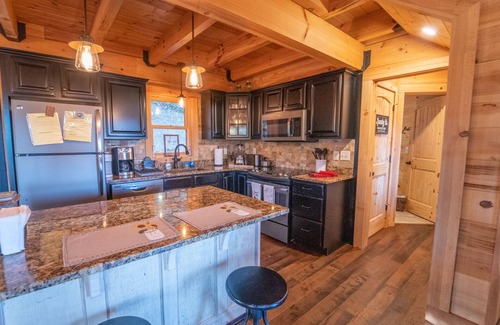 Hendersonville Cabin | Inviting Log Cabin with Hot Tub & Mountain Views