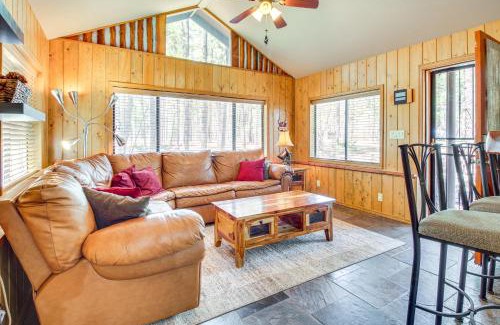 Pinetop-Lakeside House | Family-Friendly Hideaway Cabin in Lakeside!