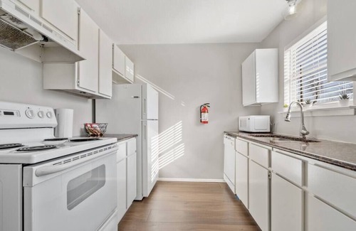 Central Arlington Apartment | Spotless Family Retreat Near AT&T Stadium with 2 Queen Beds