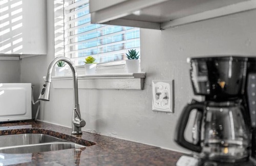 Central Arlington Apartment | Spotless Family Retreat Near AT&T Stadium with 2 Queen Beds