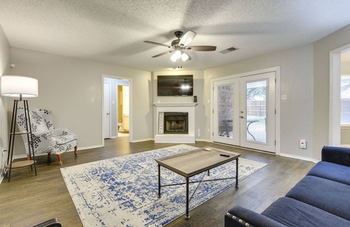 Waxahachie House | Family-Friendly Waxahachie Retreat with Yard and Patio