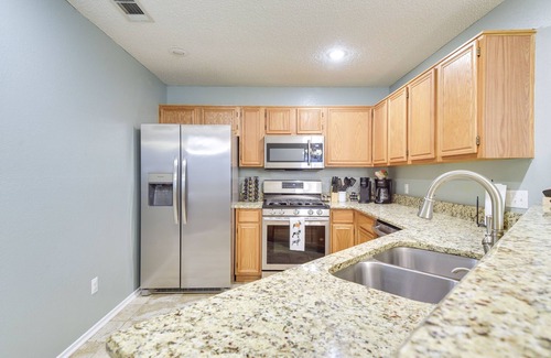 Waxahachie House | Family-Friendly Waxahachie Retreat with Yard and Patio