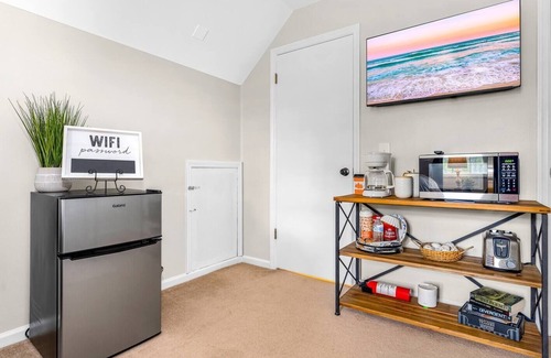 Tifton Apartment | Family-Friendly 2 Bedroom Suite with Spa & Breakfast