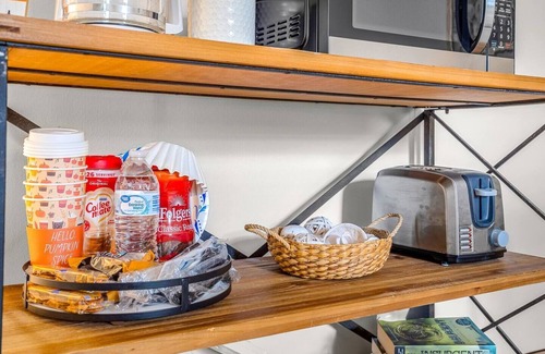 Tifton Apartment | Family-Friendly 2 Bedroom Suite with Spa & Breakfast