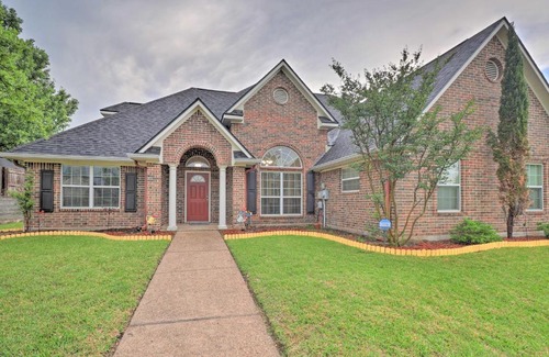 Woodway House | Family-Friendly Woodway Retreat with Private Yard Access