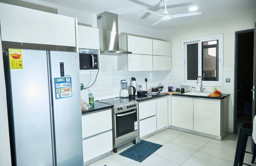 Accra Apartment | Ideal Family & Work Retreat Near Shopping and Beach