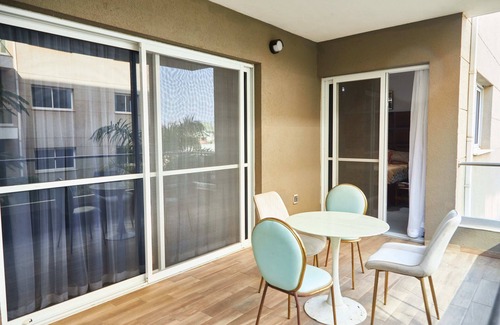 Accra Apartment | Ideal Family & Work Retreat Near Shopping and Beach