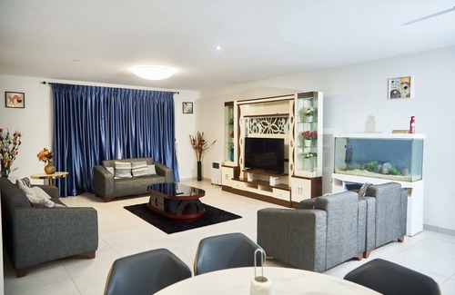 Accra Apartment | Ideal Family & Work Retreat Near Shopping and Beach