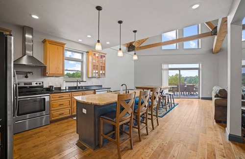 Eddyville Cabin | Relaxing Getaway @ Lake Barkley - Family Fun Awaits!