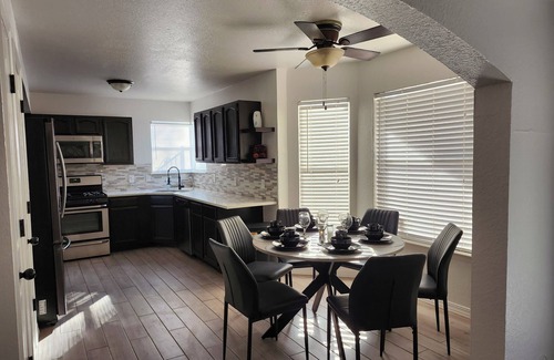 Biggs Field House | Family Fun Game House Spacious 4 bedroom AC/Heat,Gameroom,Den,BBQ,Firepit,Yard