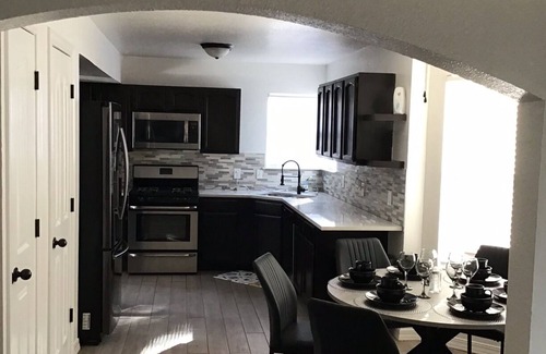 Biggs Field House | Family Fun Game House Spacious 4 bedroom AC/Heat,Gameroom,Den,BBQ,Firepit,Yard