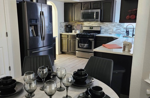Biggs Field House | Family Fun Game House Spacious 4 bedroom AC/Heat,Gameroom,Den,BBQ,Firepit,Yard
