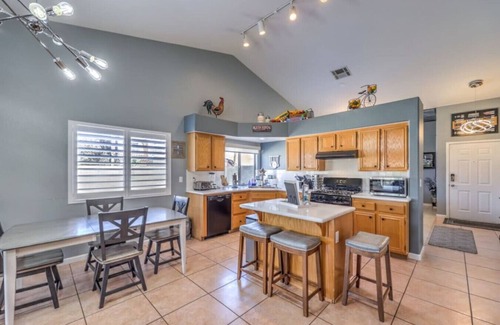 River Mountain Apartment | Ultimate Family Fun with Spa, Electric Bikes & Arcade
