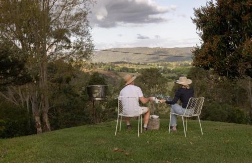 Kidaman Creek House | Family Fun On The Farm! Close to Kenilworth Stylish Feed Friendly Cows Breathtaking 360 Views