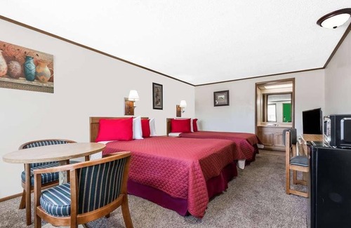 Summitt Hotel | Family Fun Retreat: Pool, Picnic Area & Dining Nearby
