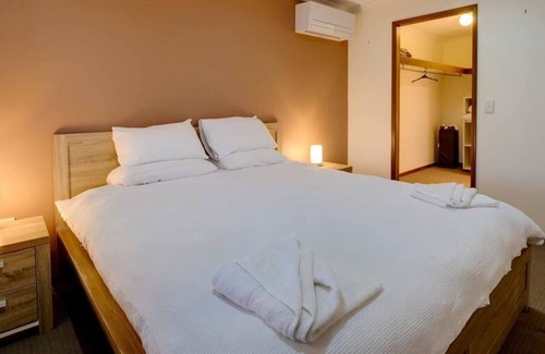 Pialba Apartment | Family get away, free wine, wifi and pet friendly.