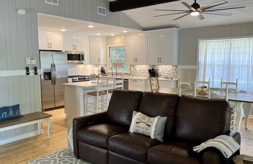 Henrico Cottage | Idyllic Family Escape at Lake View Cove with Pool & Breakfast