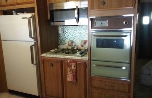 Bullhead City House | Ideal Family Retreat: Pet-Friendly with Pool & Spa Access