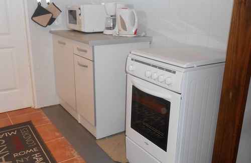 Abjat-sur-Bandiat Apartment | Family Gîte Gerbera: Poolside Retreat in the Dordogne