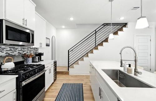 Montopolis House | Family & Group-Friendly Luxe Home Near ACL, Football Games & F1