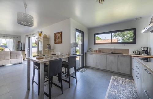 Talmont-Saint-Hilaire House | Ideal Family Retreat with Garden Near Veillon Beach