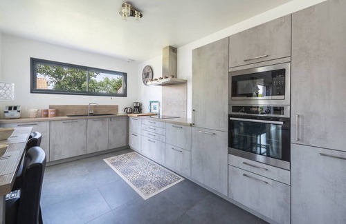 Talmont-Saint-Hilaire House | Ideal Family Retreat with Garden Near Veillon Beach