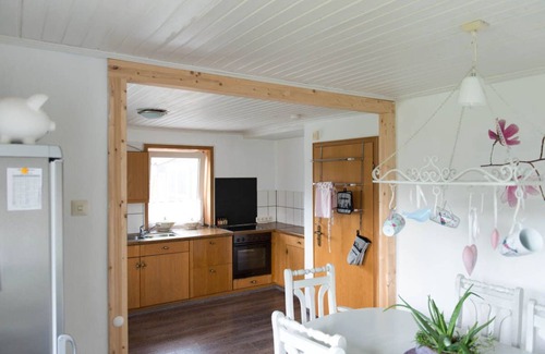 Berumbur House | Family Retreat: Pet-Friendly Lake Getaway with Pool
