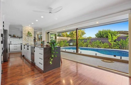 Robina House | Family Holiday Retreat: 4 Beds, Pool & Beach Access