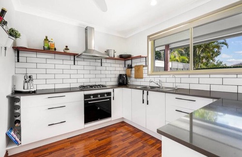 Robina House | Family Holiday Retreat: 4 Beds, Pool & Beach Access