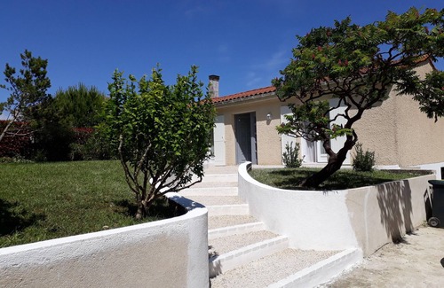 Meschers-sur-Gironde House | Family Retreat with Heated Pool and Garden, Steps to Beach