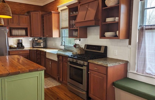 Opelika House | Family Retreat Steps from Downtown Opelika & Auburn Campus