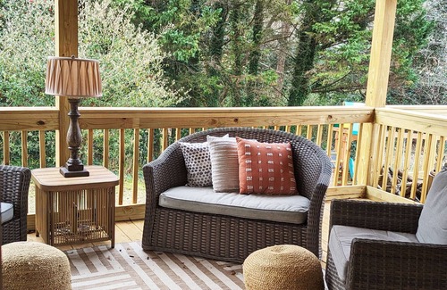 Opelika House | Family Retreat Steps from Downtown Opelika & Auburn Campus