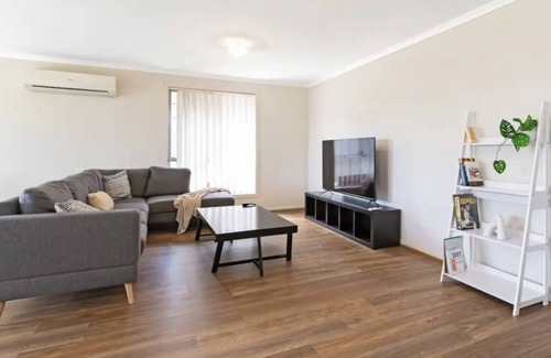 Elizabeth Downs House | Vibrant Family Retreat Perfect for Your Next Fiesta